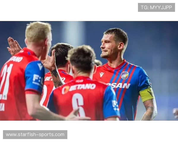 全球足球十五大球星数据对比分析:全面解析个人成就与赛场表现 全球足球十五大球星数据对比分析:全面解析个人成就与赛场表现